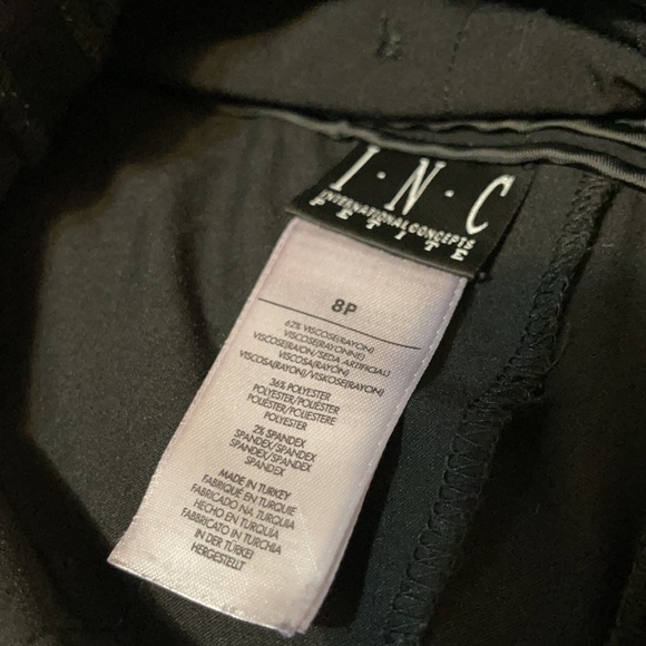 Black button detailed skirt - Picture 3 of 5